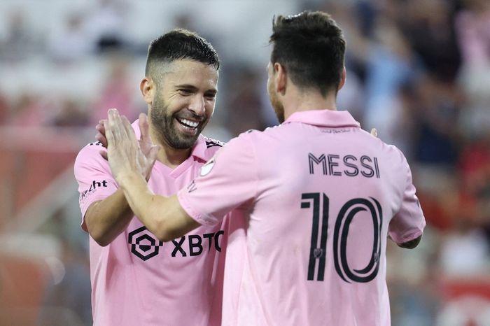 Lionel Messi menjadi pelayan Jordi Alba saat membantu Inter Miami menghancurkan tim peringkat ketiga MLS Wilayah Barat, Los Angeles FC (3/9/2023).