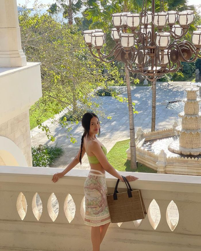 Gaya seksi Anya Geraldine
