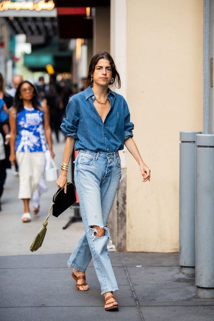 3 Ide Styling Kemeja Denim yang Bisa Dipakai untuk Daily Outfit