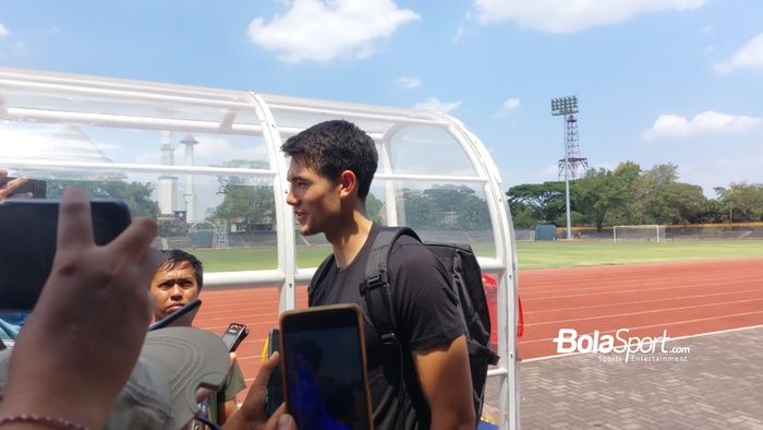 Pemain belakang Timnas U-23 Indonesia, Elkan Baggott usai sesi latihan di Stadion Sriwedari, Solo pada Kamis (7/9/2023).