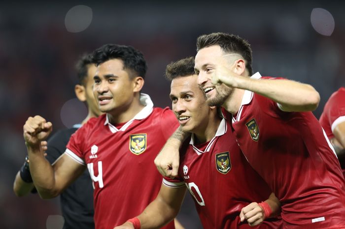 Selebrasi para pemain timnas Indonesia setelah Egy Maulana Vikri mencetak gol ke gawang Turkmenistan dalam laga FIFA Matchday di Stadion Gelora Bung Tomo (GBT), Surabaya, Jumat (8/9/2023).