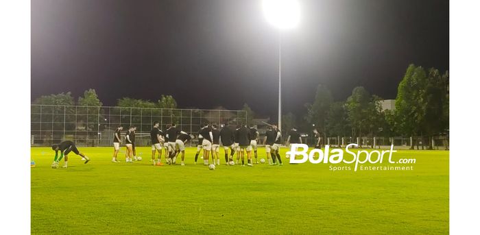 Latihan timnas U-23 Turkmenistan sebelum melawan Indonesia di Lapangan Banyuanyar, Solo pada Senin (11/9/2023).