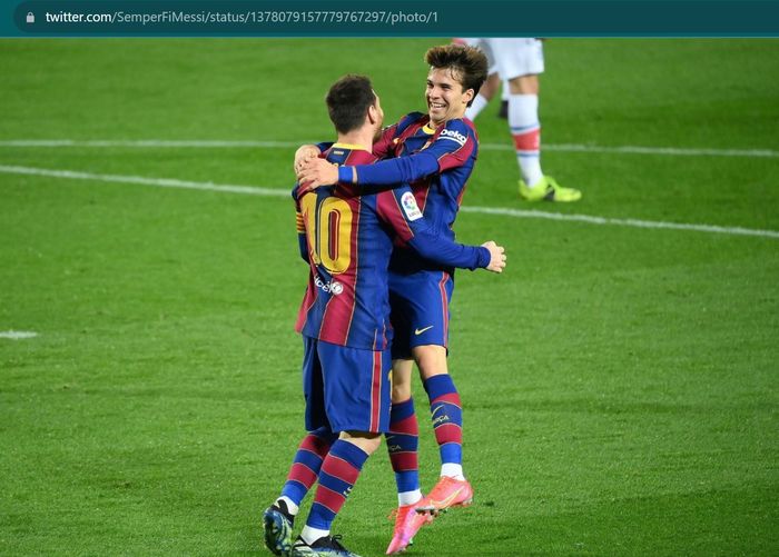 Lionel Messi dan Riqui Puig sewaktu masih sama-sama membela Barcelona dengan seragam musim 2020-2021