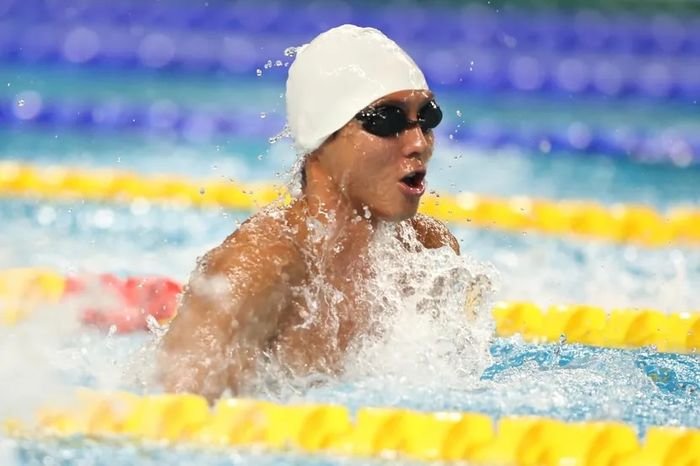 Atlet renang Indonesia, Felix Viktor Iberle, merebut medali emas dalam lomba 50m gaya dada putra pada Kejuaraan Dunia Junior 2023 di Netanya, Israel, 9 September 2023. 