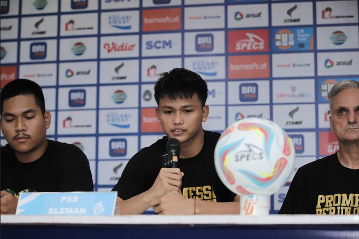 Penyerang PSS Sleman, Hokky Caraka pada sesi jumpa pers jelang pertandingan melawan Borneo FC, Minggu (16/9/2023).