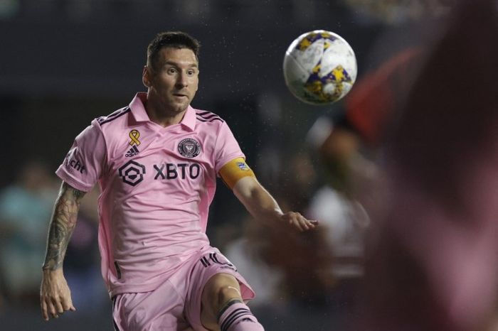Aksi Lionel Messi dalam laga MLS 2023 kontra Toronto.