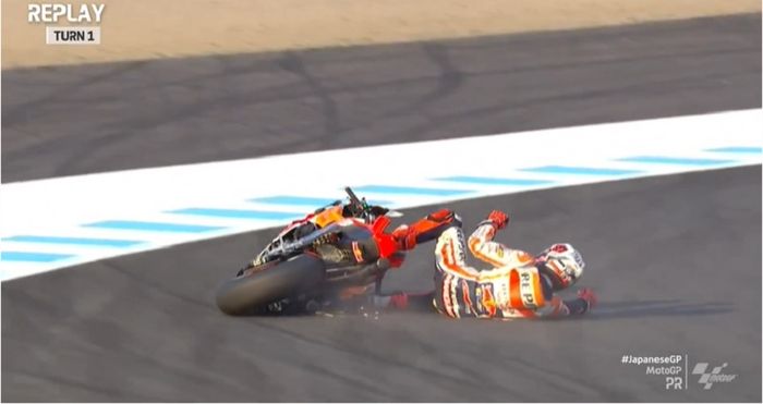 Marc Marquez (Repsol Honda) mengalami crash di tikungan 1 Sirkuit Motegi pada sesi Practice MotoGP Jepang 2023, Jumat (29/9/2023).