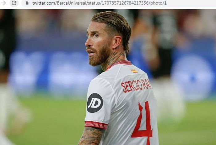 Bek Sevilla, Sergio Ramos, mencetak gol bunuh diri saat menghadapi Barcelona, Sabtu (30/9/2023) dini hari WIB.