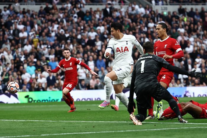Dengan 9 orang pemain, Liverpool berhasil menahan imbang Tottenham Hotspur, Sabtu (30/9/2023).