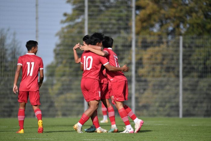 Nabil Asyura saat mencetak gol cepat Timnas U-17 Indonesia pada laga uji coba lawan SC Paderborn Youth U-17