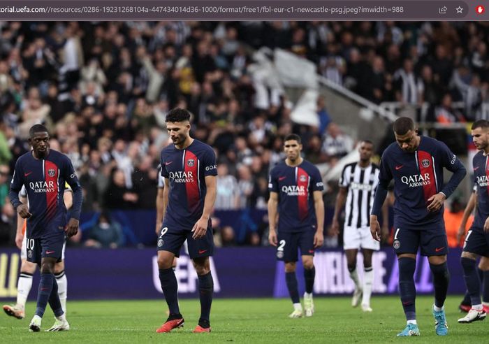 Ekspresi kekecawaan para pemain Paris Saint-Germain usai kalah dari Newcastle United dalam matchday 2 babak penyisihan Grup F Liga Champions 2023-2024 di Stadion St. James' Park, Rabu (4/10/2023).