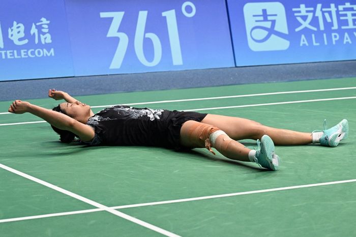 Reaksi unggal putri Korea Selatan, An Se-young, setelah mengalahkan Chen Yu Fei (China) di final bulu tangkis perorangan Asian Games 2022 di Hangzhou, China, 7 Oktober 2023.
