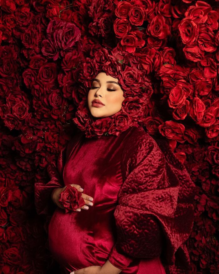 Detail makeup Aurel Hermansyah saat pemotretan kehamilan.