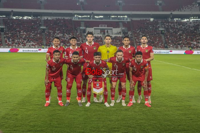 Skuat timnas Indonesia (skuad timnas Indonesia) sedang berfoto bersama di Stadion Utama Gelora Bung Karno, Senayan, Jakarta, Kamis (12/10/2023).