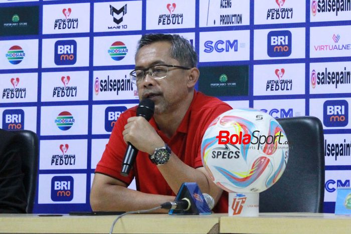 pelatih Persikabo 1973, aji santoso, dalam sesi jumpa pers di Stadion Wibawa Mukti, Cikarang, Jawa Barat, Jumat  (20/10/2023).
