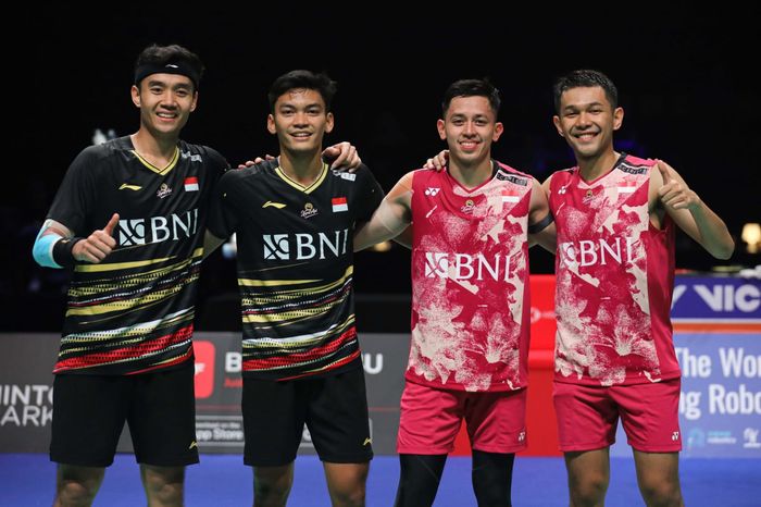 Bagas, Fikri, Rian, dan Fajar seusai semifinal Denmark Open 2023. Keduanya diharapkan bisa melanjutkan tradisi baik ganda putra Indonesia di BWF World Tour Finals 2023.