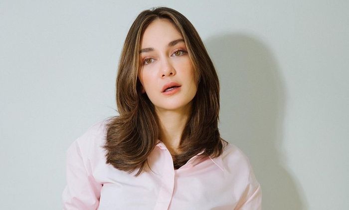 Untuk satu OOTD saja, Luna Maya kenakan busana seharga Rp100 jutaan!