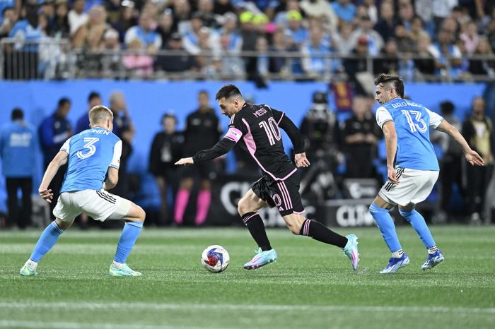 Lionel Messi membela Inter Miami pada laga terakhir putaran pertama MLS kontra Charlotte FC.