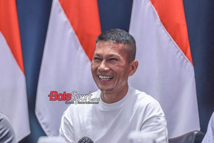 Ismed Sofyan sempat tersenyum saat hadir dalam sesi jumpa pers di Bursa Efek Indonesia, Senayan, Jakarta, Sabtu (28/10/2023).