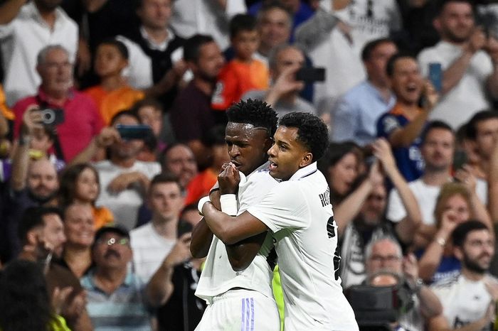 Vinicius Jr dan Rodrygo Goes merayakan gol Real Madrid ke gawang Man City di Liga Champions (9/5/2023).
