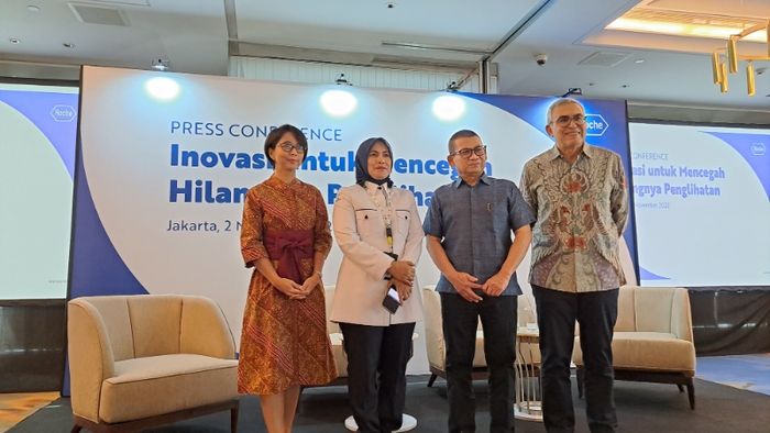 Konferensi pers Inovasi untuk Mencegah Hilangnya Penglihatan yang diadakan Roche, Kamis (2/11/2023).