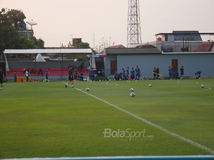 Sesi latihan Timnas U-17 Uzbekistan di Lapangan Blulukan, Karanganyar, Rabu (8/11/2023)