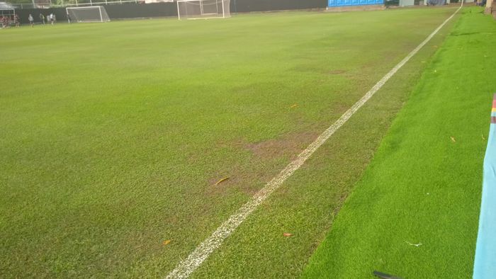 Kondisi Lapangan Blulukan, Karanganyar, yang terlihat becek saat Timnas U-17 Spanyol menggelar latihan pada Sabtu (11/11/2023) 