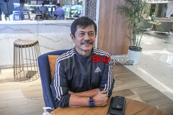 Direktur Teknik PSSI, Indra Sjafri, saat ditemui Hotel Double Tree, Surabaya, Jawa Timur, Senin (13/11/2023).