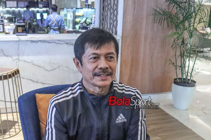 Direktur Teknik PSSI, Indra Sjafri, saat ditemui Hotel Double Tree, Surabaya, Jawa Timur, Senin (13/11/2023).