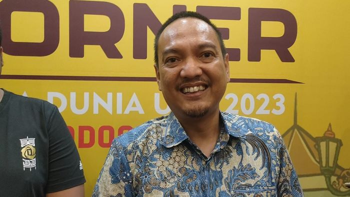 CEO PSIS Semarang Sekaligus Ketua Aspov PSSI Jawa Tengah, Yoyok Sukawi saat menghadiri konferensi pers Piala Dunia U-17 2023, di Hotel Solia Zigna, Solo, Jumat (12/11/2023).