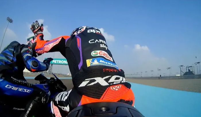 Insiden Aleix Espargaro (Aprilia) memukul murid Valentino Rossi, Franco Morbidelli (Monster Energy Yamaha) pada sesi free practice 2 MotoGP Qatar 2023 di Sirkuit Lusail, Qatar, Sabtu (18/11/2023)