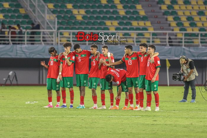 Skuat timnas U-17 Maroko (skuad timnas U-17 Maroko) saat sedang situasi penalti di Stadion Gelora Bung Tomo, Surabaya, Jawa Timur, Selasa (21/11/2023) malam.