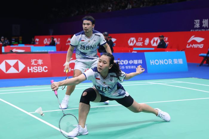 Pasangan ganda campuran Indonesia, Rinov Rivaldy/Pitha Haningtyas Mentari, pada babak kedua China Masters 2023 di Shenzhen Bay Gymnasium, Kamis (23/11/2023).