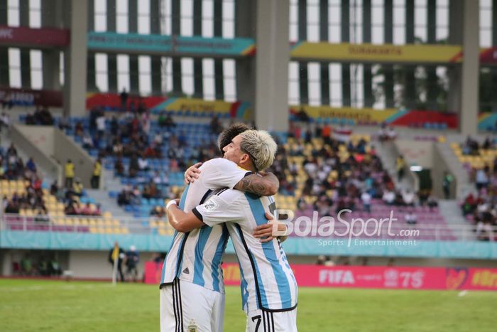 Selebrasi gol kedua Timnas U-17 Argentina, Agustin Ruberto, saat menghadapi Jerman pada babak pertama Piala Dunia U-17 2023 di Stadion Manahan, Surakarta, Selasa (28/11/2023).