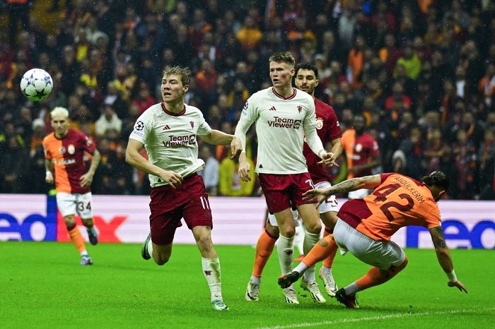 Nasib Man United di Liga Champions berada di ujung tanduk setelah bermain seri 3-3 melawan Galatasaray pada matchday kelima Liga Champions 2023-2024.