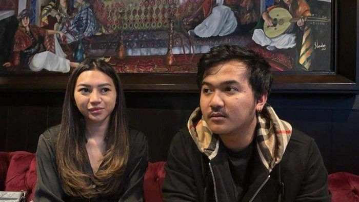 Pemilik Kloud Sky Dining & Lounge, Ramdana Darmawan dan Shakila Astari saat menggelar konferensi pers di Kebayoran Baru, Jakarta Selatan, Selasa (27/11/2023)  