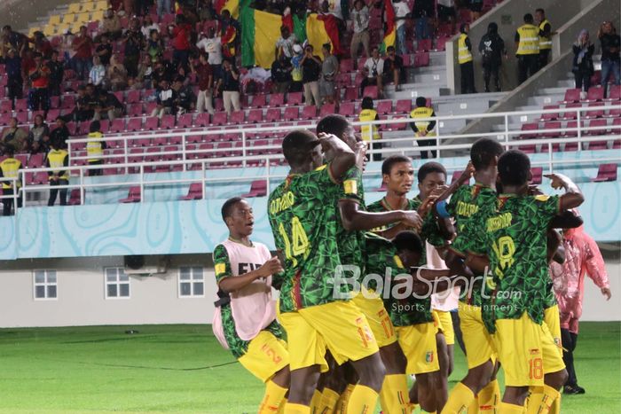 Selebrasi gol Timnas U-17 Mali, Ibrahim Diarra, saat menghadapi Argentina pada babak pertama perebutan peringkat ketiga Piala Dunia U-17 2023 di Stadion Manahan, Surakarta, Jumat (1/12/2023).