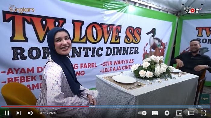 Shiren Sungkar dan Teuku Wisnu yang merayakan ulang tahun ke-10 pernikahan.