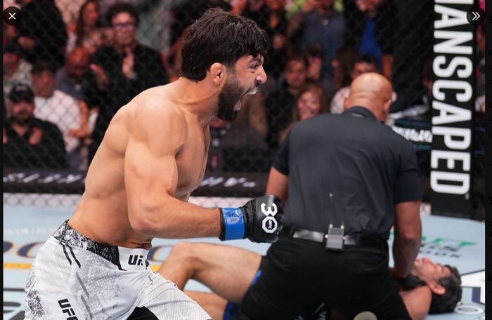 KO luar baisa Arman Tsarukyan di UFC Austin membuat nama Islam Makhachev berkumandang.