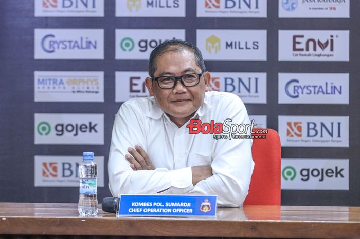 Chief Operating Officer (COO) Bhayangkara FC, Sumardji, saat hadir dalam sesi jumpa pers di Media Center Stadion Utama Gelora Bung Karno, Senayan, Jakarta, Senin (4/12/2023) malam.