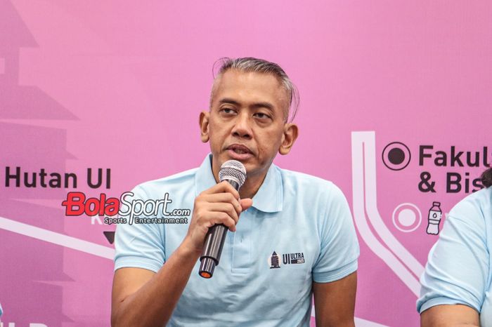 Ketua Pelaksana UI Ultra 2023, Freddy Hendradjaja, sedang memberikan keterangan kepada awak media Decathlon Pondok Indah, Jakarta Selatan, Kamis (14/12/2023).