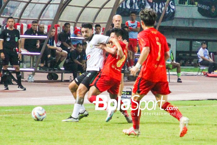 Suasana pertandingan Persija Vs PSS Sleman pada laga pekan ke-23 Liga 1 2023/2024 di Stadion Patriot Candrabhaga, Bekasi, pada Sabtu (16/12/2023).