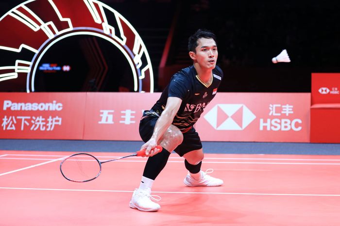 Tunggal putra Indonesia, Jonatan Christie, saat tampil pada semifinal BWF World Tour Finals 2023 di Hangzhou Olympic Sports Centre, Hangzhou, China, 16 Desember 2023.