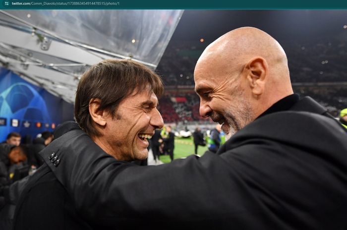 Antonio Conte (kiri) dikabarkan menjadi kandidat top untuk menggantikan posisi Stefano Pioli di AC Milan.