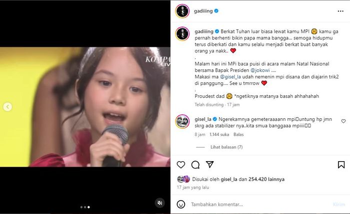 Gempi tampil unjuk bakat saat membacakan puisi di acara malam Natal di depan Presiden Jokowi.