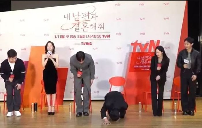 Lee Yi Kyung, aktor Korea Selatan minta maaf sampai sujud karena perannya sebagai suami jahat di drama Korea Marry My Husband.