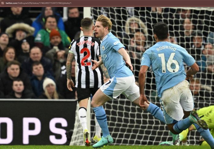 Kevin De Bruyne merayakan golnya untuk Manchester City ke gawang Newcastle United pada matchweek 21 Liga Inggris 2023-2024 di Stadion St. James' Park, Sabtu (13/1/2024).