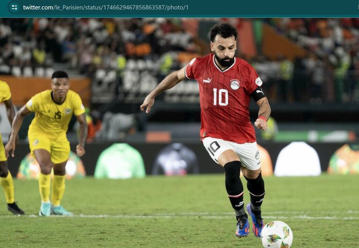 Mohamed Salah tampil sebagai penyelamat timnas Mesir usai mencetak gol penalti yang menghasilkan laga seri 2-2 kontra Mozambik pada laga perdana Piala Afrika 2023.