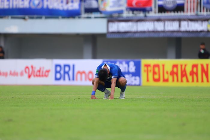Suasana kesedihan pemain PSIM Yogyakarta usai bermain imbang lawan Persiraja Banda Aceh pada lanjutan Babak 12 Besar Promosi Liga 2 2023/2024