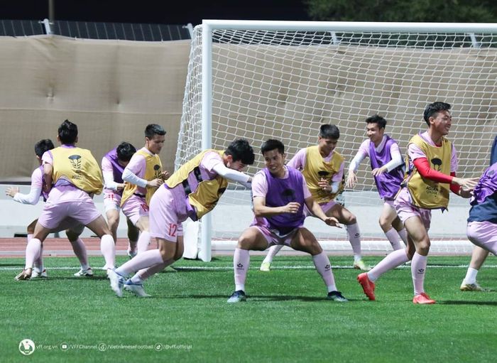 Latihan para pemain Vietnam menjelang laga melawan timnas Indonesia di Piala Asia 2023.